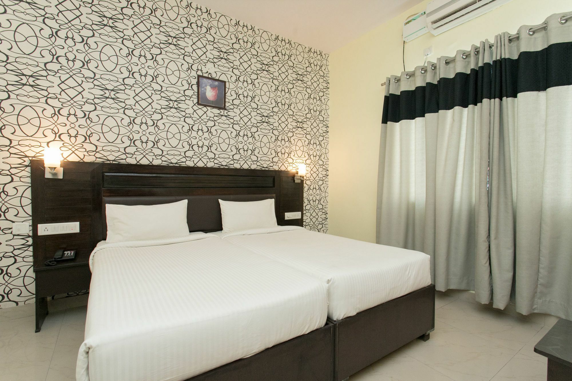 Oyo 10378 Hotel Hibiscus Mayflower Bangalore Exterior foto
